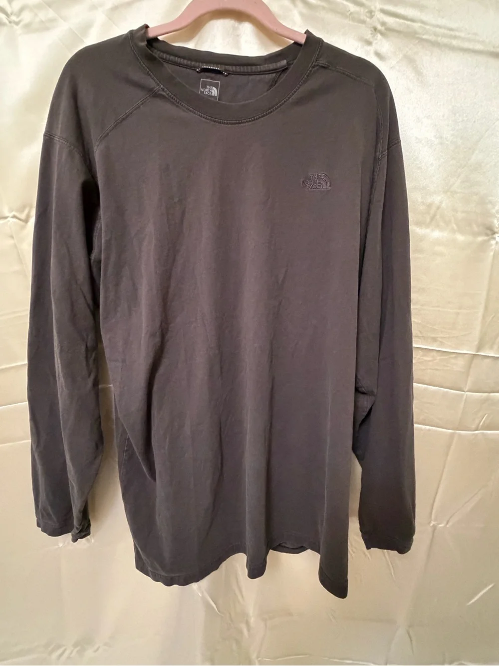 The North Face Men’s XXL Gray Long Sleeve Crewneck T-Shirt 100% Cotton Logo Tee